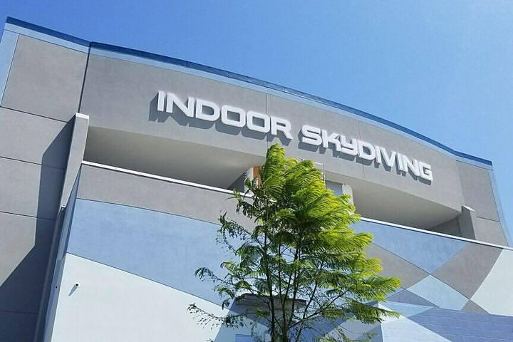 Kansas City Indoor Skydiving Admission with 2 Flights & Personalized Certificate