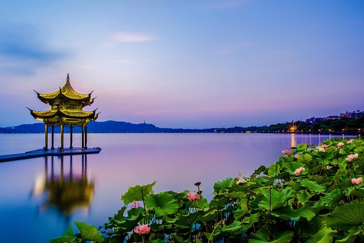 Night Tour with Impression West Lake Show VIP Ticket and Hefang Heritage Street