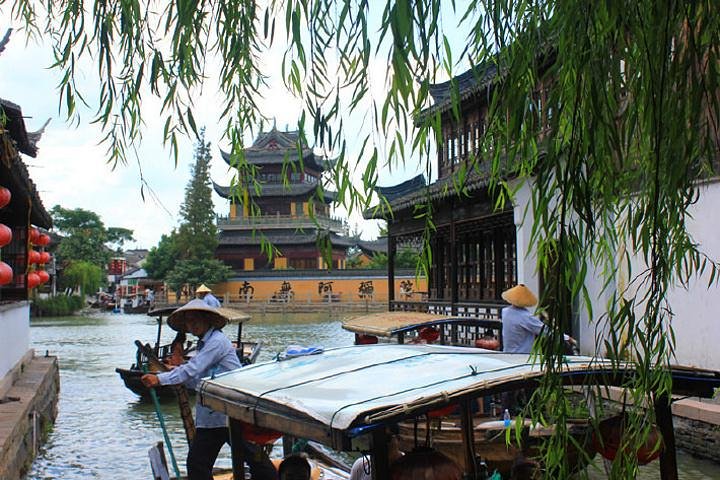 From Shanghai: Zhujiajiao Water Town Private Tour with Boat Ride
