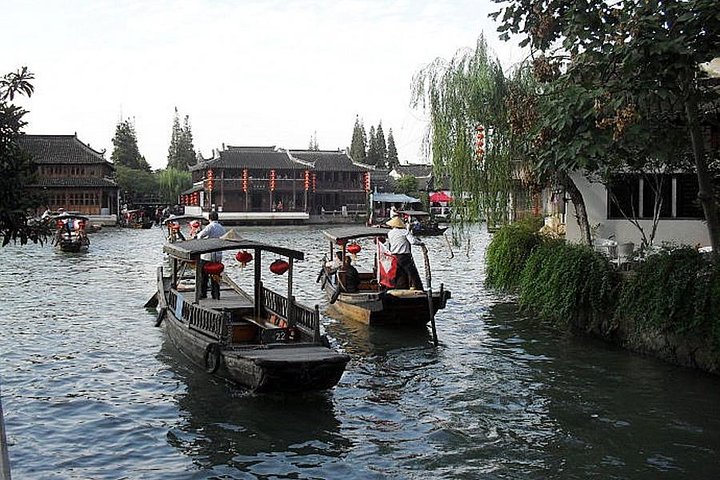 From Shanghai: Zhujiajiao Water Town Private Tour with Boat Ride
