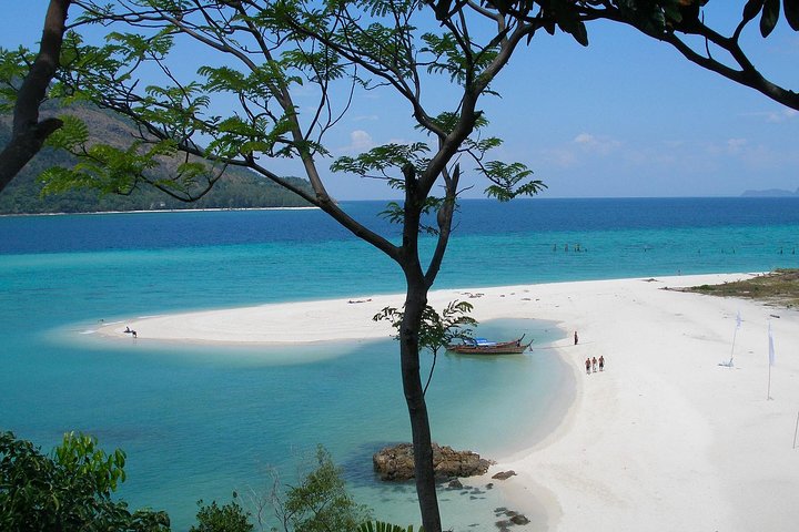 Hat Yai Airport to Koh Lipe by Minivan and Satun Pakbara Speed Boat