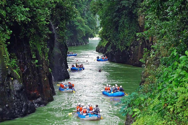 White Water Rafting Pacuare River with Lunch From Puerto Viejo