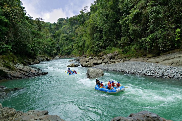 White Water Rafting Pacuare River From San José