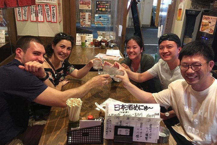 Osaka Bar Hopping Night Walking Tour in Namba (3 bars, 6 tastes)