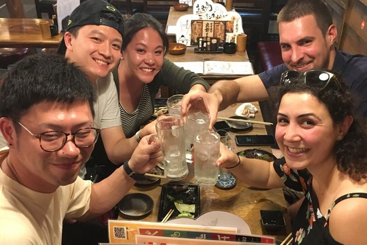 Osaka Bar Hopping Night Walking Tour in Namba (3 bars, 6 tastes)