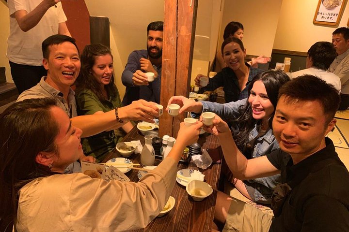 Osaka Bar Hopping Night Walking Tour in Namba (3 bars, 6 tastes)