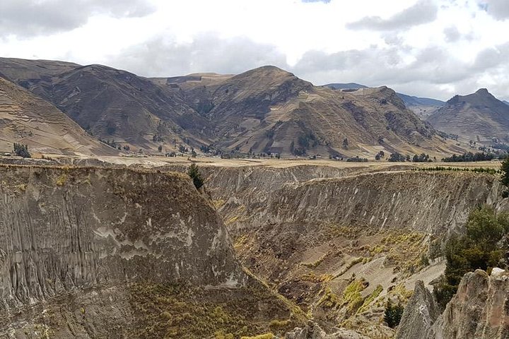Cotopaxi & Quilotoa Volcanoes Tour All-in-One Day Trip from Quito
