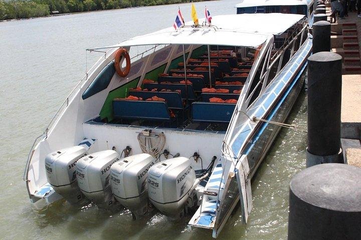 Hat Yai Airport to Koh Lipe by Minivan and Satun Pakbara Speed Boat