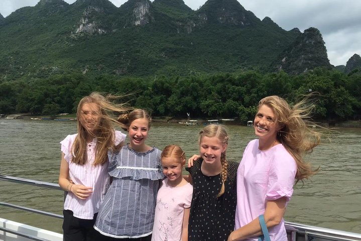 Li River cruise & Yangshuo countryside private day tour