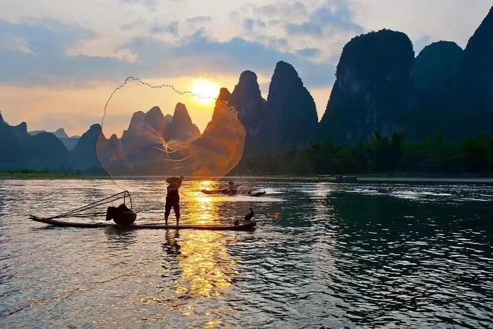 Li River cruise & Yangshuo countryside private day tour