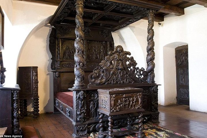 One day trip Bear Sanctuary, Dracula Castle, Rasnov Fortress from Brasov