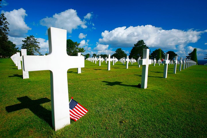 Small Group Guided D-Day Tour and Mémorial de Caen Museum