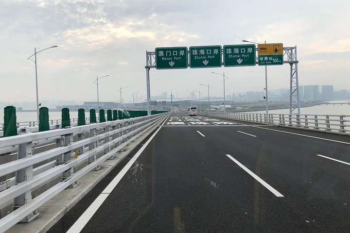 Private Transfer: Hong Kong to Macau via Zhuhai Bridge