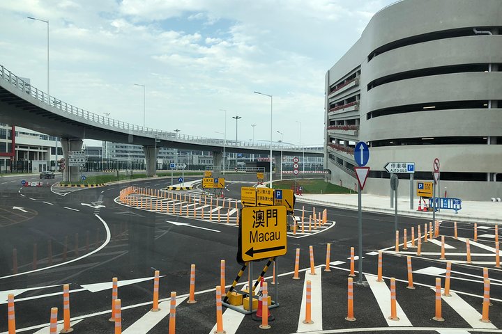 Private Transfer: Hong Kong to Macau via Zhuhai Bridge