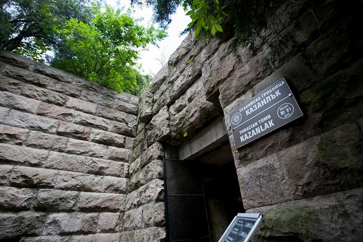 Thracian Tombs Tour in the Valley of the Thracian Kings