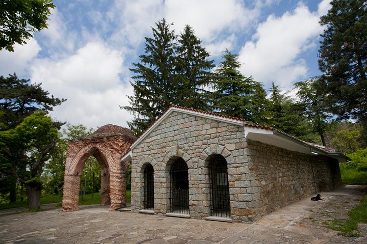 Thracian Tombs Tour in the Valley of the Thracian Kings