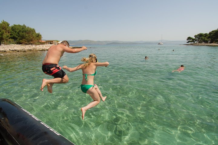 Blue Lagoon & 3 Islands Small-Group Speedboat Tour