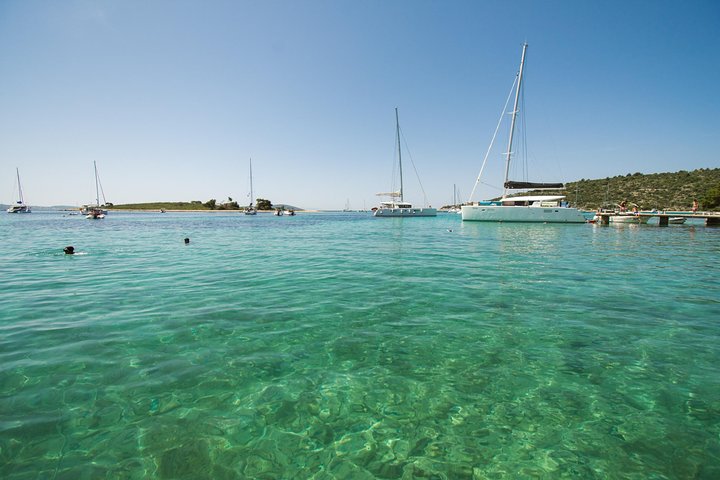 Blue Lagoon & 3 Islands Small-Group Speedboat Tour