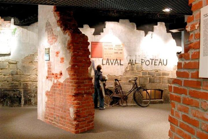 Small Group Guided D-Day Tour and Mémorial de Caen Museum