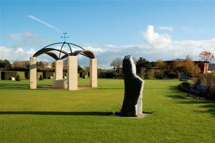 Small Group Guided D-Day Tour and Mémorial de Caen Museum