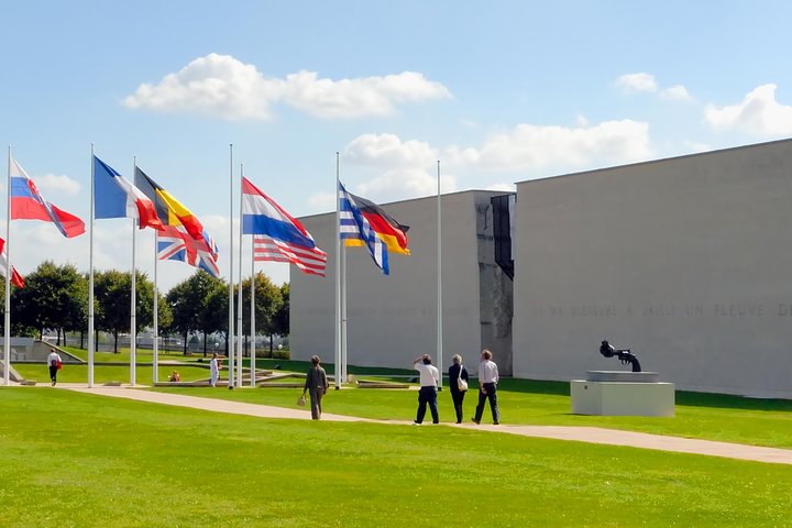 Small Group Guided D-Day Tour and Mémorial de Caen Museum