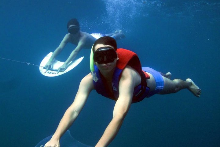 Underwater Boat Hitchhiking