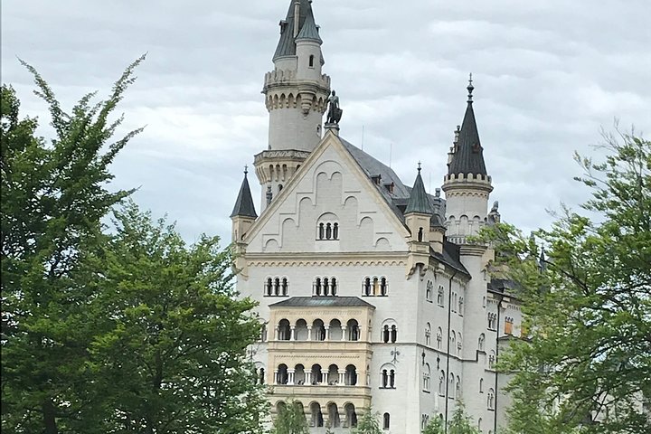 VIP Daytrip Neuschwanstein, Linderhof and Grotto from Munich