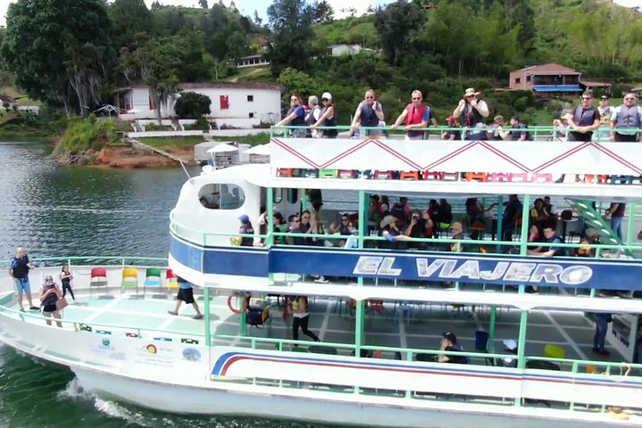 Guatapé Tour: Piedra del Peñol with Boat Tour, Breakfast, Lunch