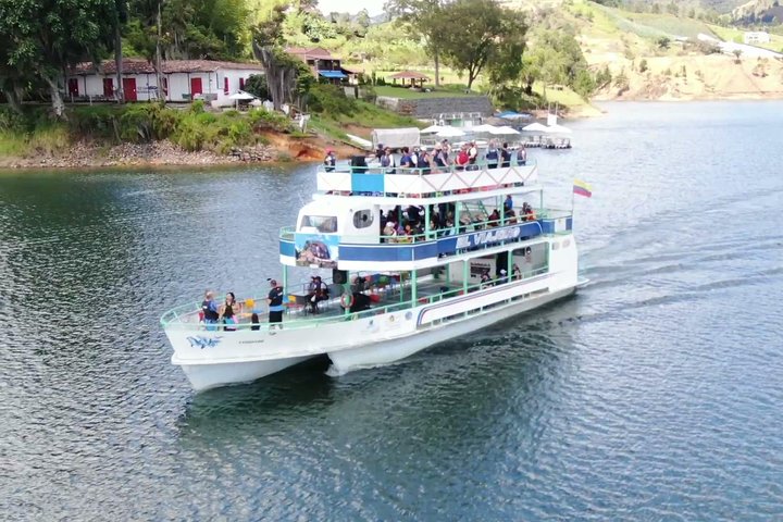 Guatapé Tour: Piedra del Peñol with Boat Tour, Breakfast, Lunch