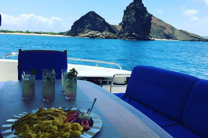 Tour to Bartolome Island + Bahia Sulivan