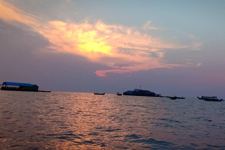 Sunset tour of Kampong Phluk stilts home village on the Tonle Sap