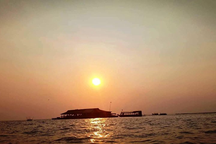 Sunset tour of Kampong Phluk stilts home village on the Tonle Sap