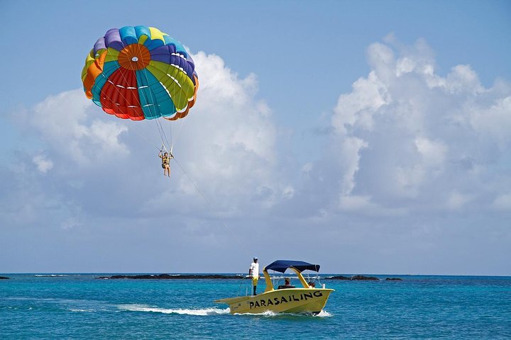 Catamaran to Ile aux Cerf with Parasailing, Tube Riding & Lunch
