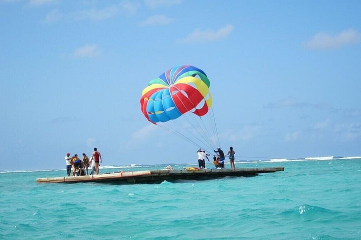 Catamaran to Ile aux Cerf with Parasailing, Tube Riding & Lunch