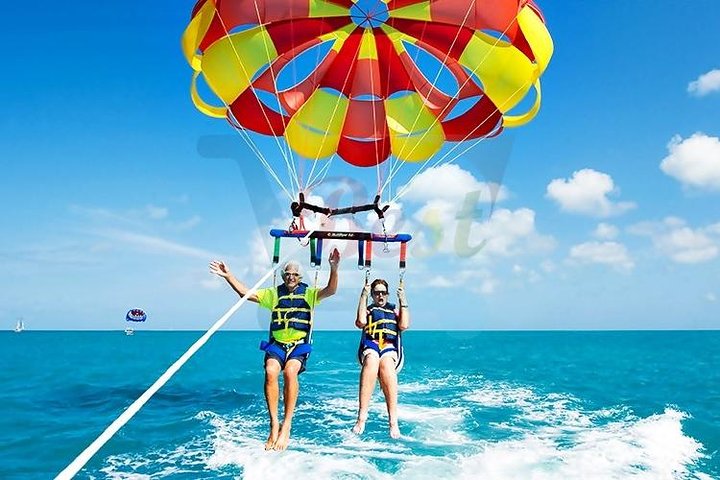 Catamaran to Ile aux Cerf with Parasailing, Tube Riding & Lunch
