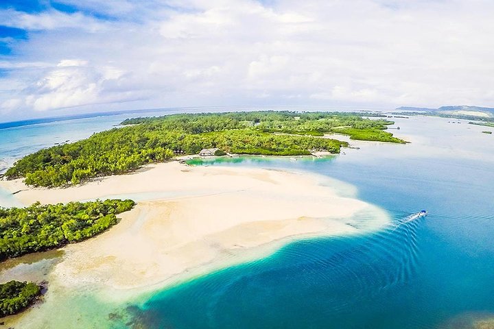 Spectacular Catamaran trip to Ile Aux Cerf with Lunch & Transfer