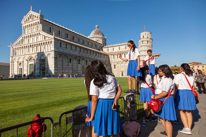 Tuscany Day Trip from Florence: Siena, San Gimignano, Pisa and Lunch at a Winery