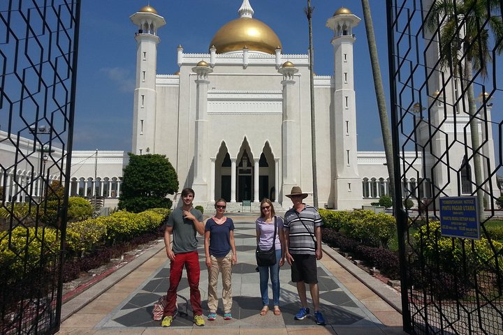 Private Bandar Highlight & Water Village Tour