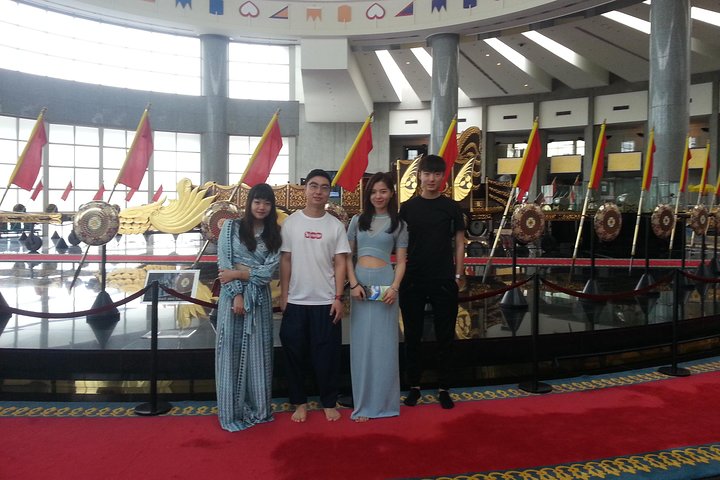 Private Bandar Highlight & Water Village Tour