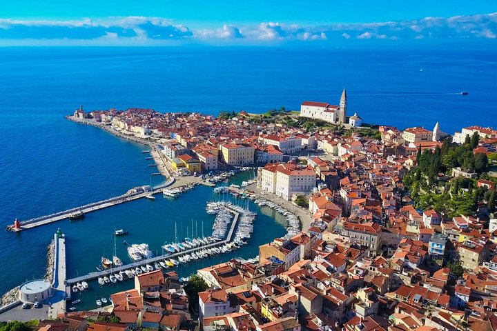 Private Piran Walking Tour (tasting of local wine & products included)