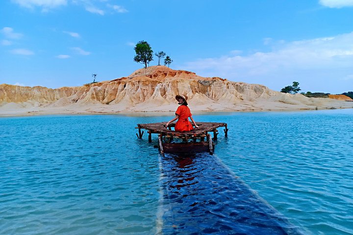 Bintan Sand Dunes and Blue Lakes Half-Day Tour with Lunch