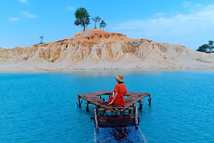 Bintan Sand Dunes and Blue Lakes Half-Day Tour with Lunch