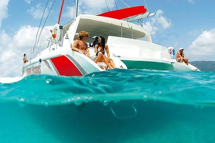 Catamaran to Ile aux Cerf with Parasailing, Tube Riding & Lunch