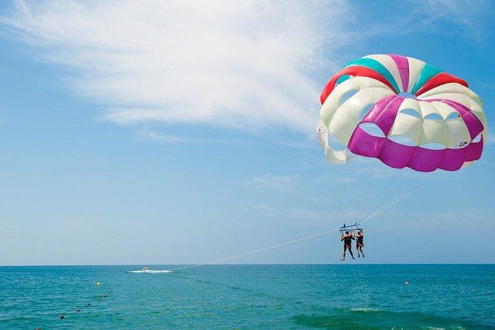 Catamaran to Ile aux Cerf with Parasailing, Tube Riding & Lunch