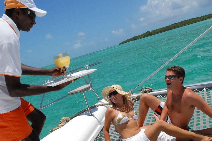 Catamaran to Ile aux Cerf with Parasailing, Tube Riding & Lunch
