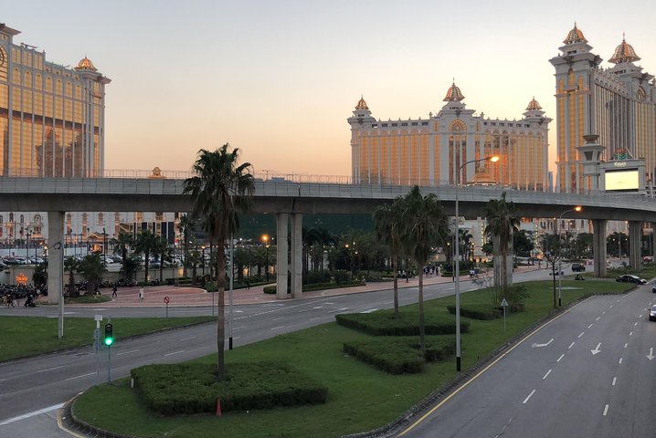 Private Transfer: Hong Kong to Macau via Zhuhai Bridge