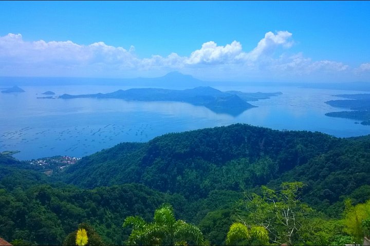 Spectacular Manila to Tagaytay: Full-Day Sightseeing Tour