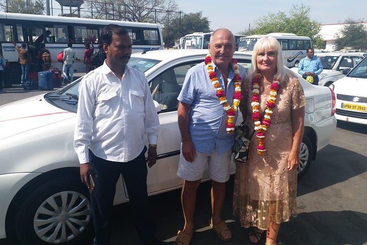 Delhi to Agra and Taj Mahal Private Day Trip by Express Train with Lunch
