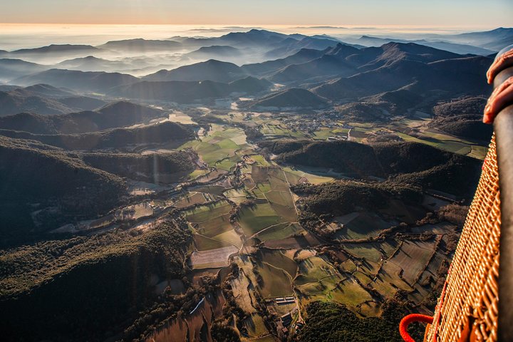 Catalonia Hot Air Balloon Ride and Breakfast over the Volcanoes of la Garrotxa