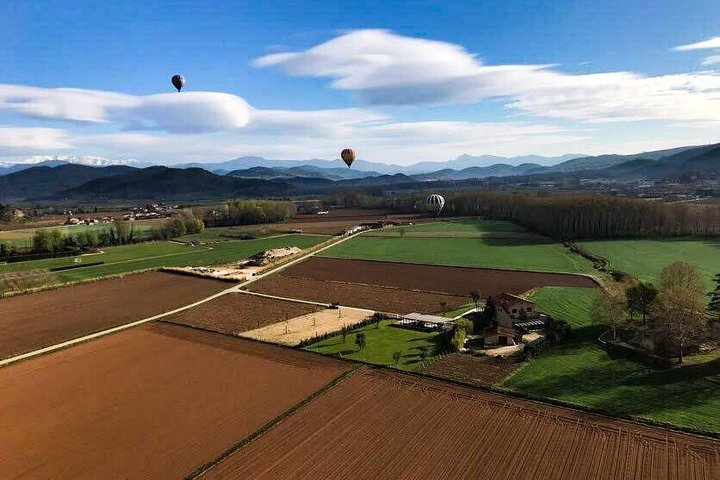 Catalonia Hot Air Balloon Ride and Breakfast over the Volcanoes of la Garrotxa